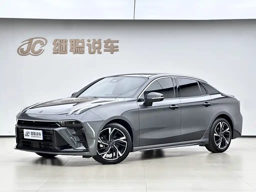 Lynk & Co 03