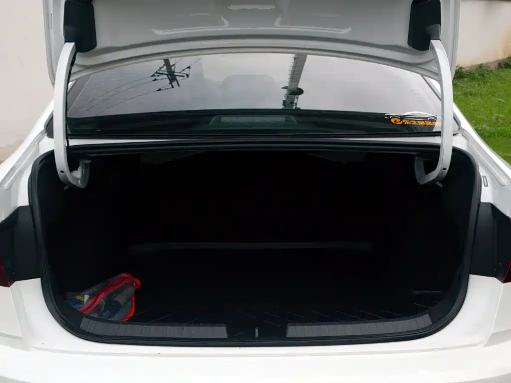 Volkswagen Sagitar — миниатюра 9