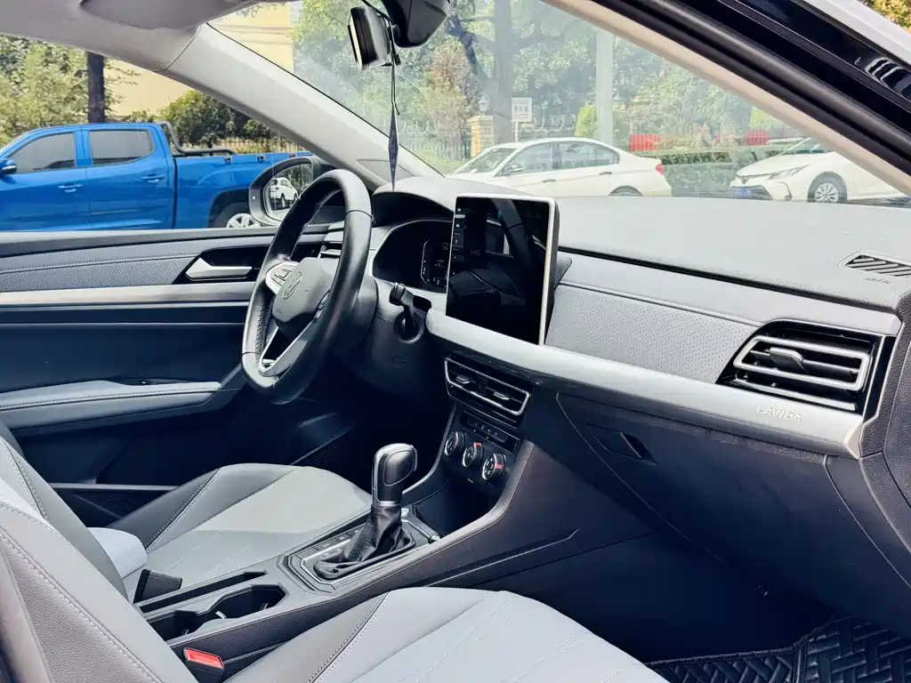 Volkswagen Lavida — миниатюра 10