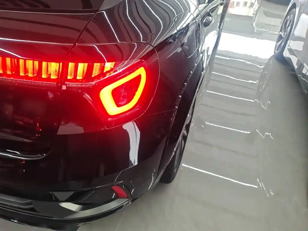 Lynk & Co 02 Hatchback — миниатюра 8