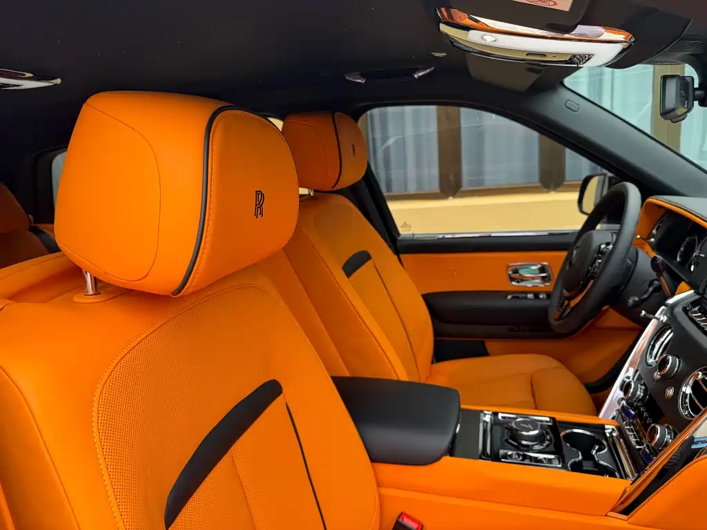 Rolls-Royce Cullinan 2024 мест