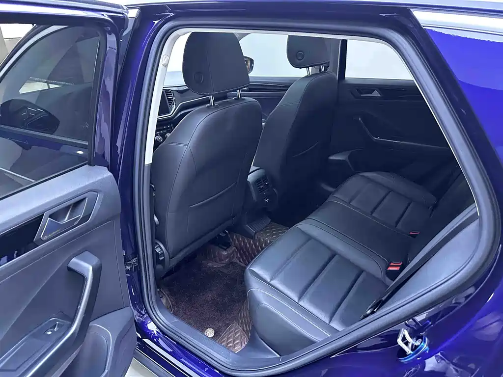 Volkswagen T-Roc — миниатюра 9