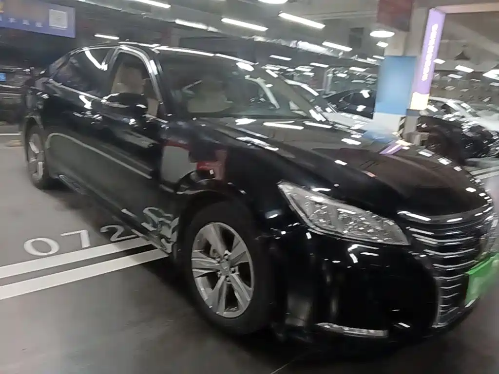 Toyota Crown — миниатюра 4