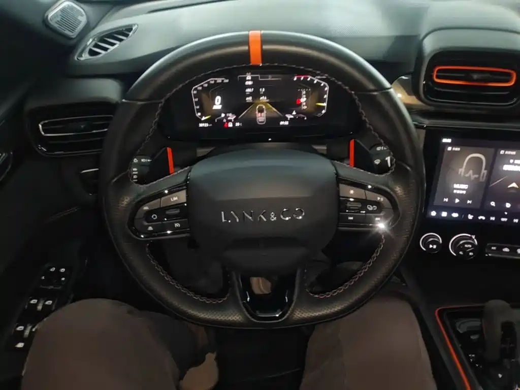 Lynk & Co 02 Hatchback — миниатюра 11
