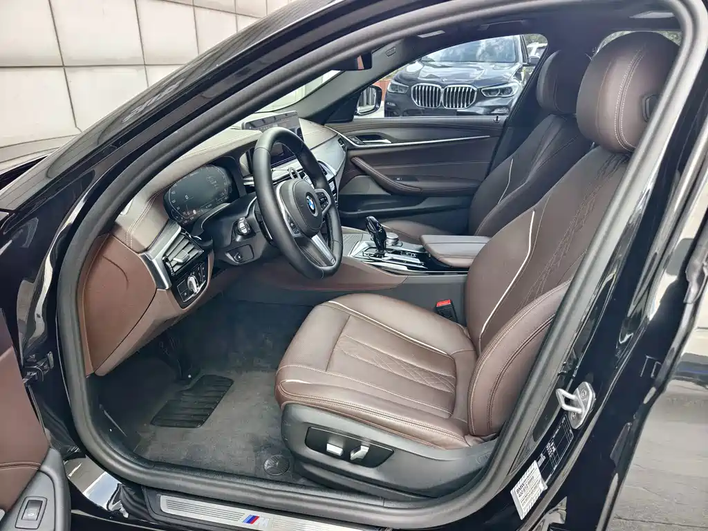 BMW 5 Series — миниатюра 10