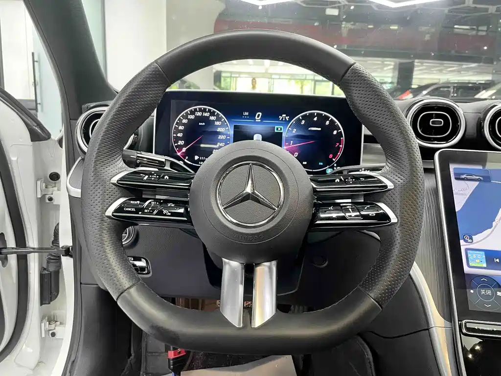 Mercedes-Benz C-Class — миниатюра 16