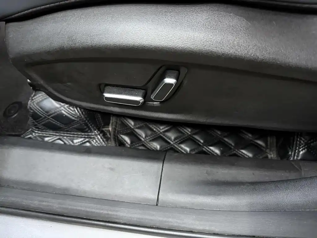Geely Boyue L — миниатюра 9