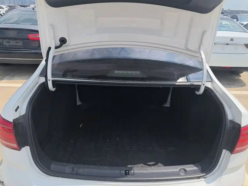 Volkswagen Lavida — миниатюра 19