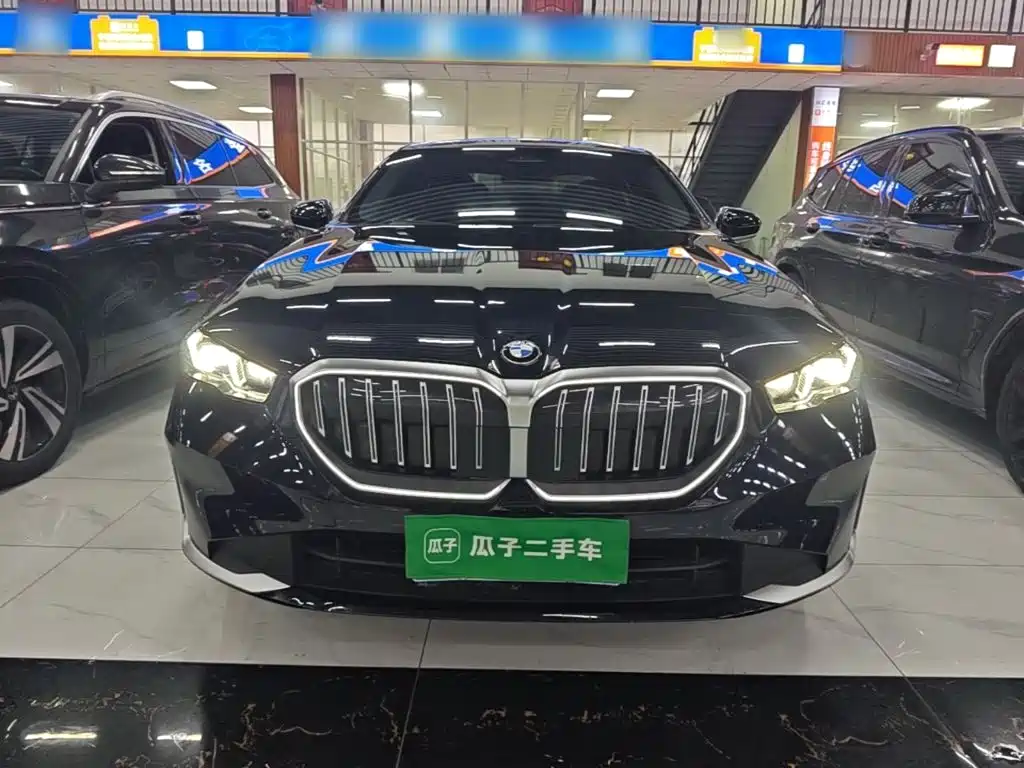 BMW 5 Series — миниатюра 3