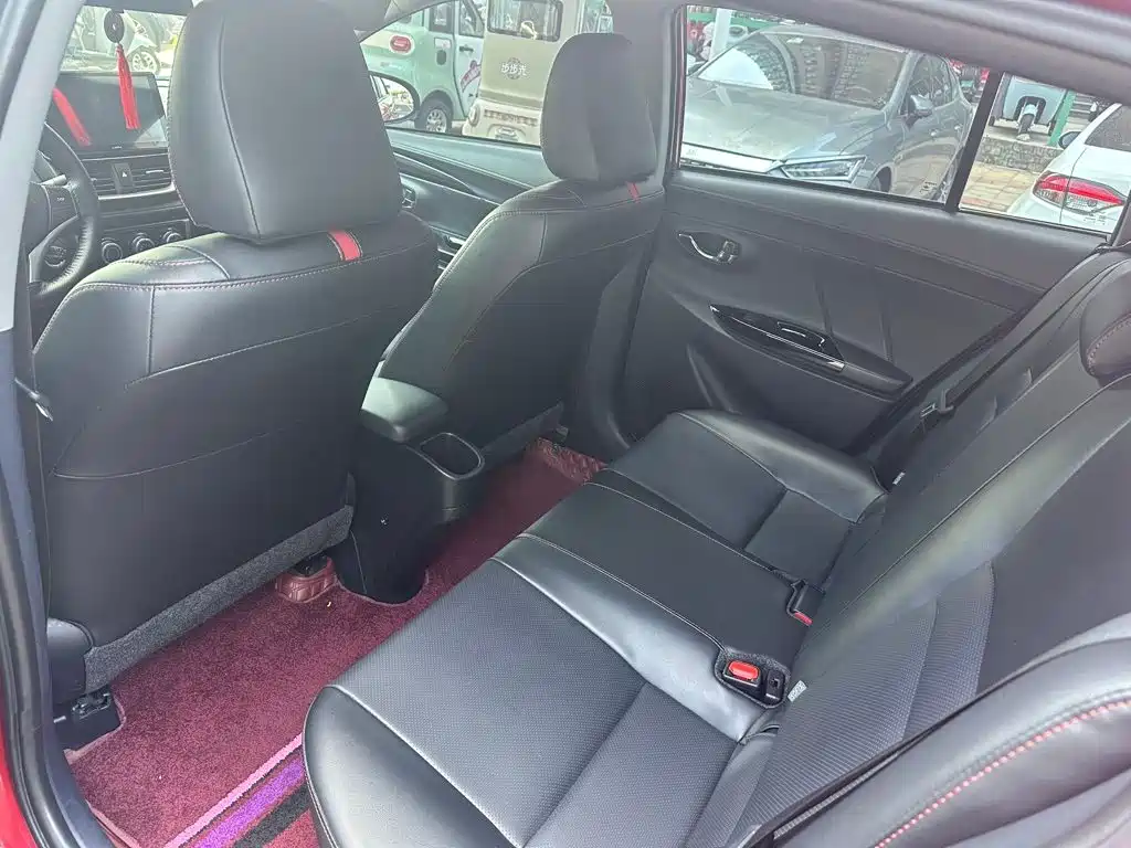 Toyota Yaris L — миниатюра 5