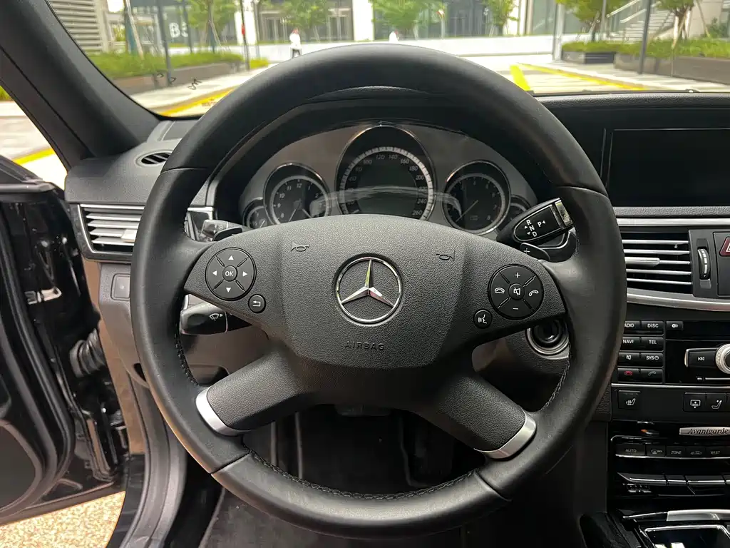 Mercedes-Benz E-Class — миниатюра 18
