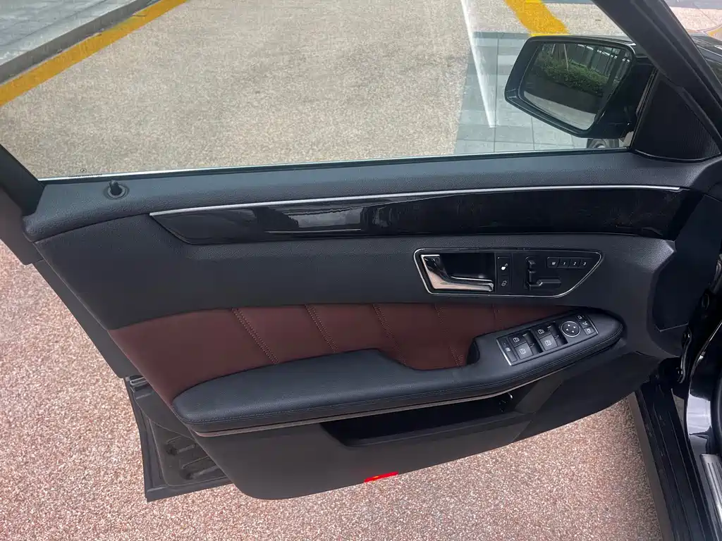 Mercedes-Benz E-Class — миниатюра 10