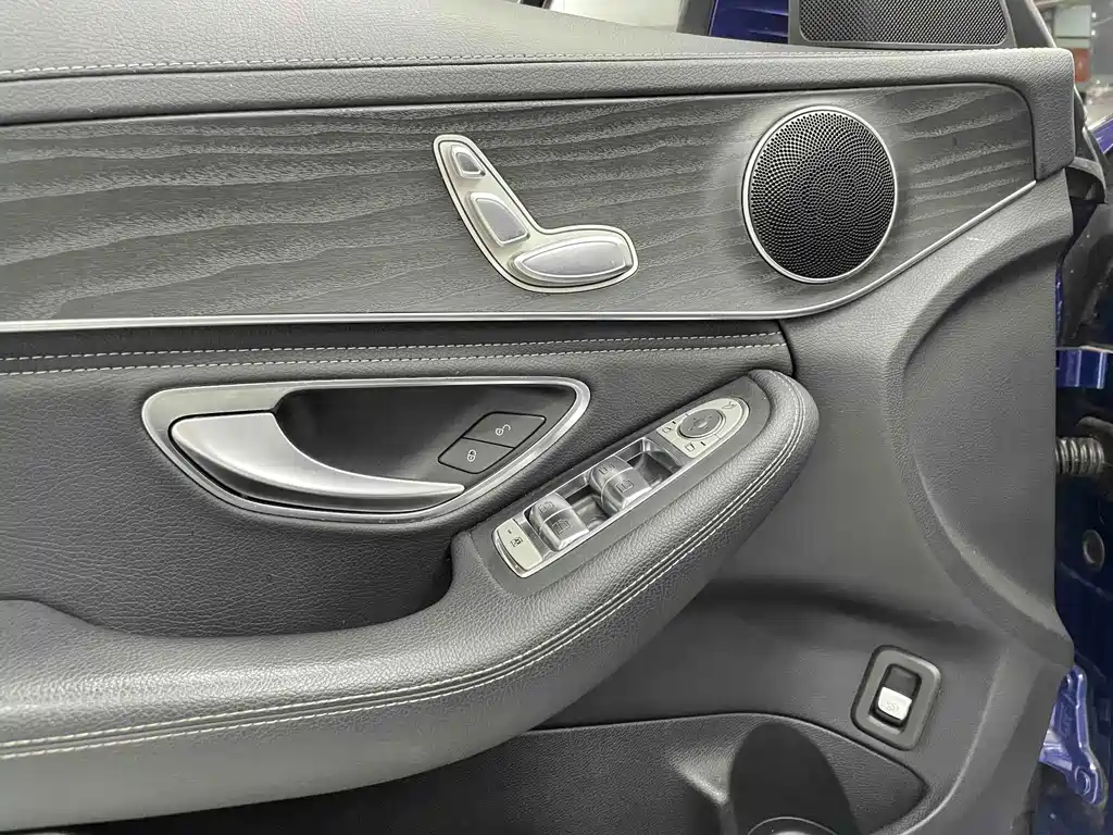 Mercedes-Benz C-Class — миниатюра 13