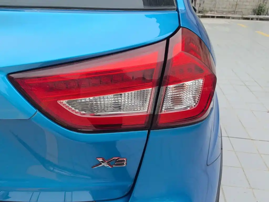 Geely Vision X3 — миниатюра 8