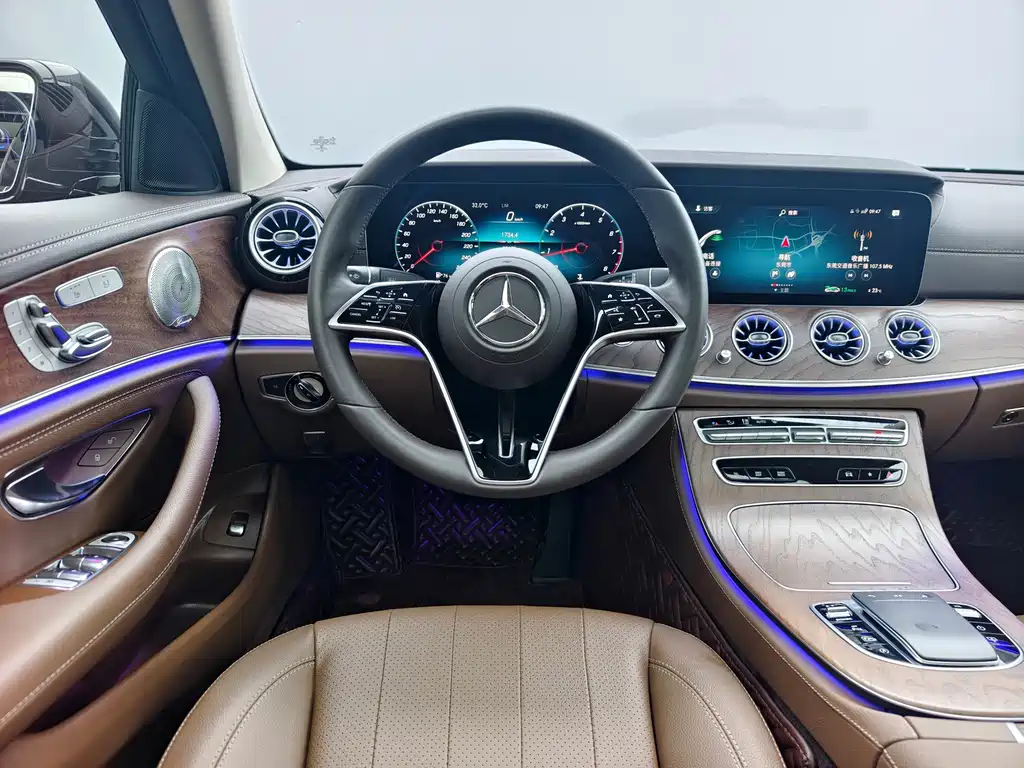 Mercedes-Benz E-Class — миниатюра 12