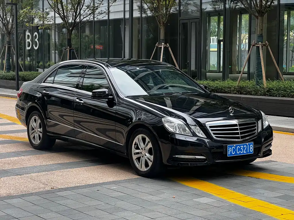 Mercedes-Benz E-Class — миниатюра 3