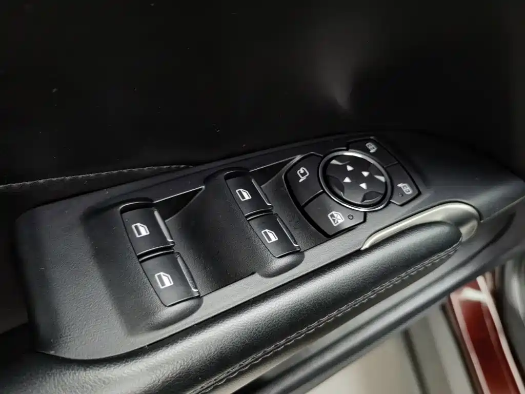 Lincoln MKC — миниатюра 9
