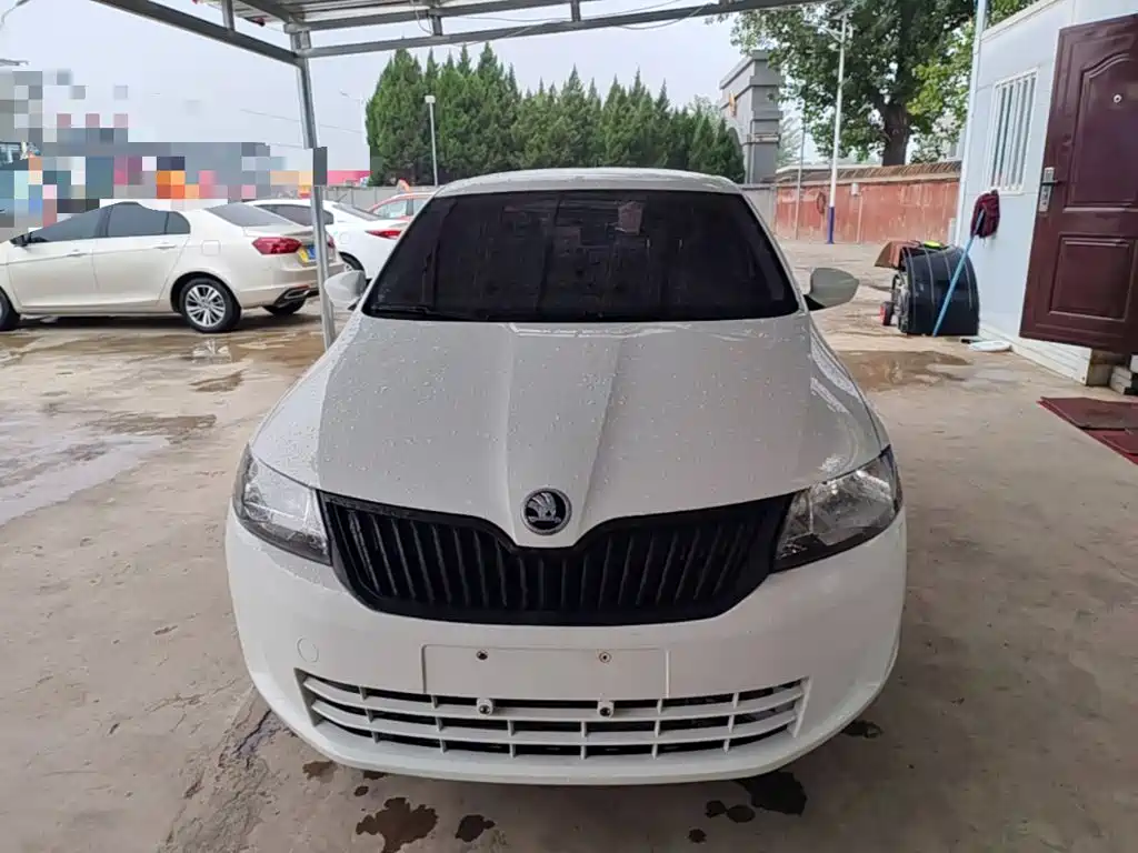 Skoda Rapid — миниатюра 3