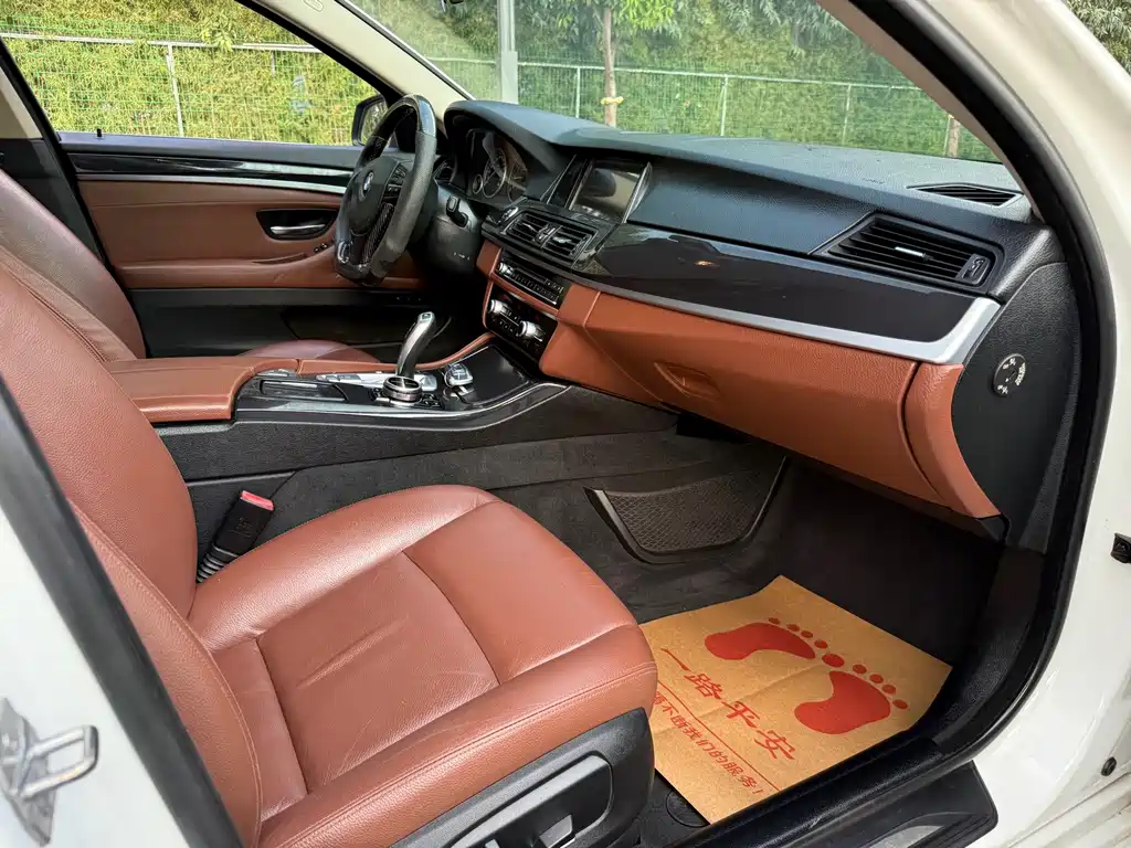 BMW 5 Series — миниатюра 18
