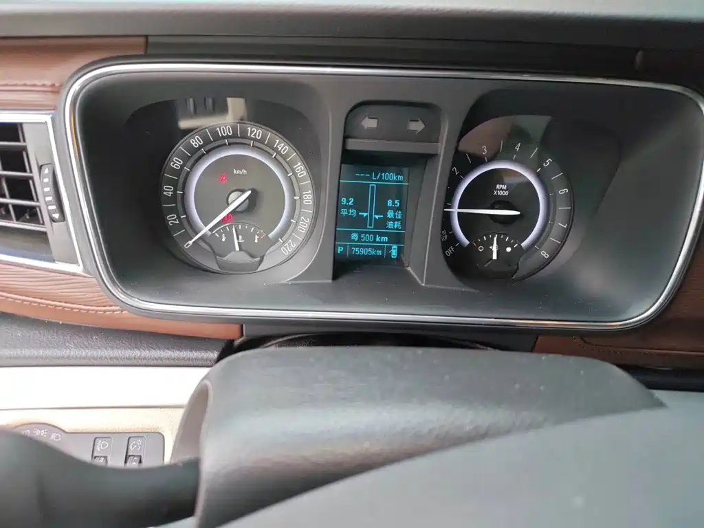 Buick GL8 2017 25S Luxury V