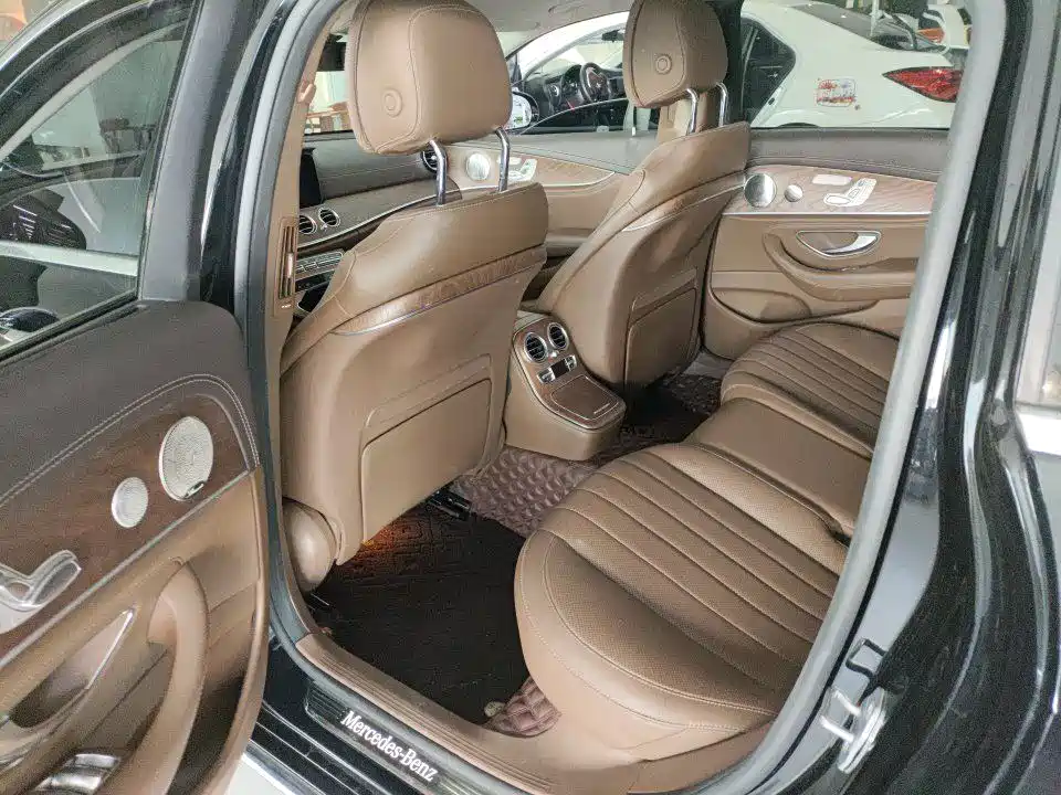 Mercedes-Benz E-Class — миниатюра 8