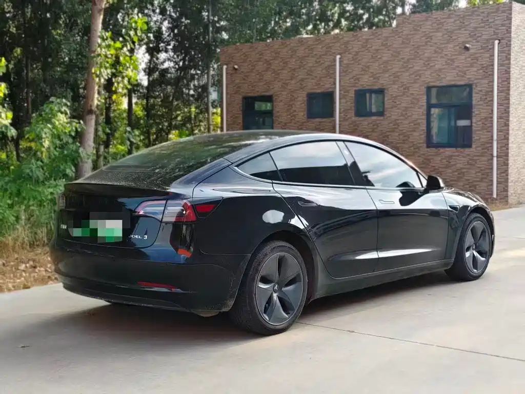 Tesla Model 3 — миниатюра 8