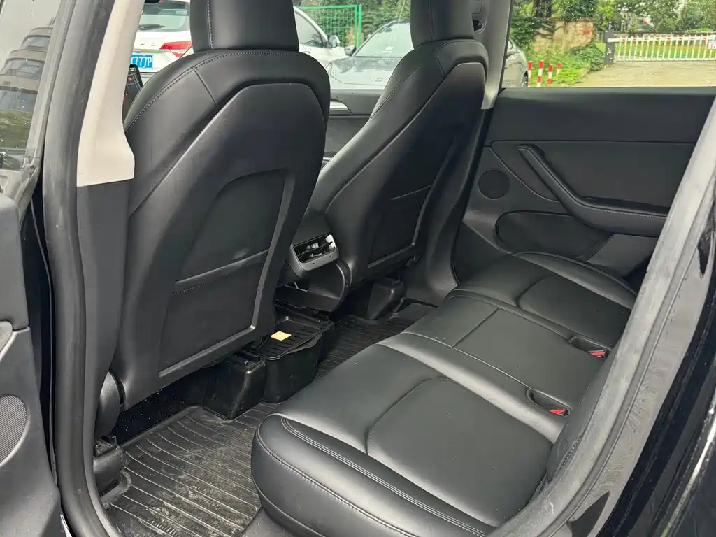 Tesla Model Y 2025 450km