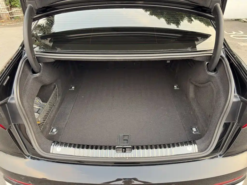 Audi A6L — миниатюра 6