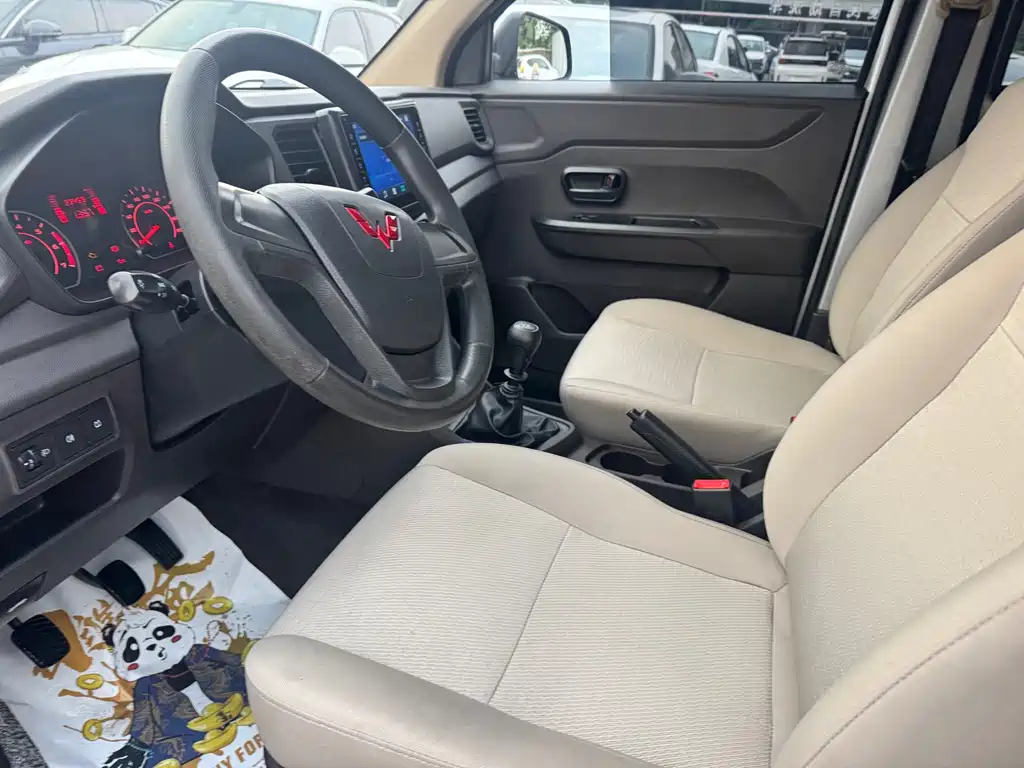 Wuling Hongguang V — миниатюра 4