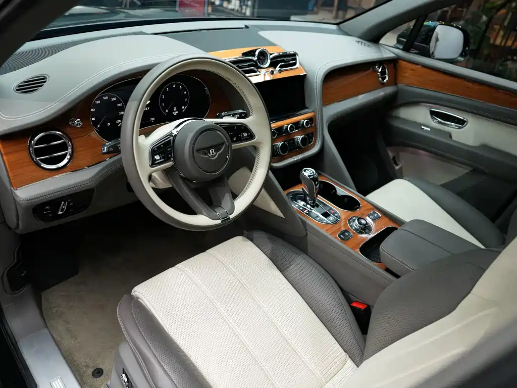 Bentley Bentayga 4.0T V8, фото 29