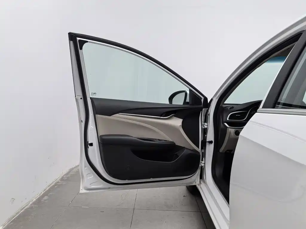 Buick Excelle — миниатюра 8