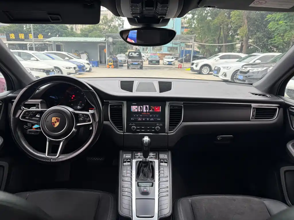 Porsche Macan — миниатюра 8