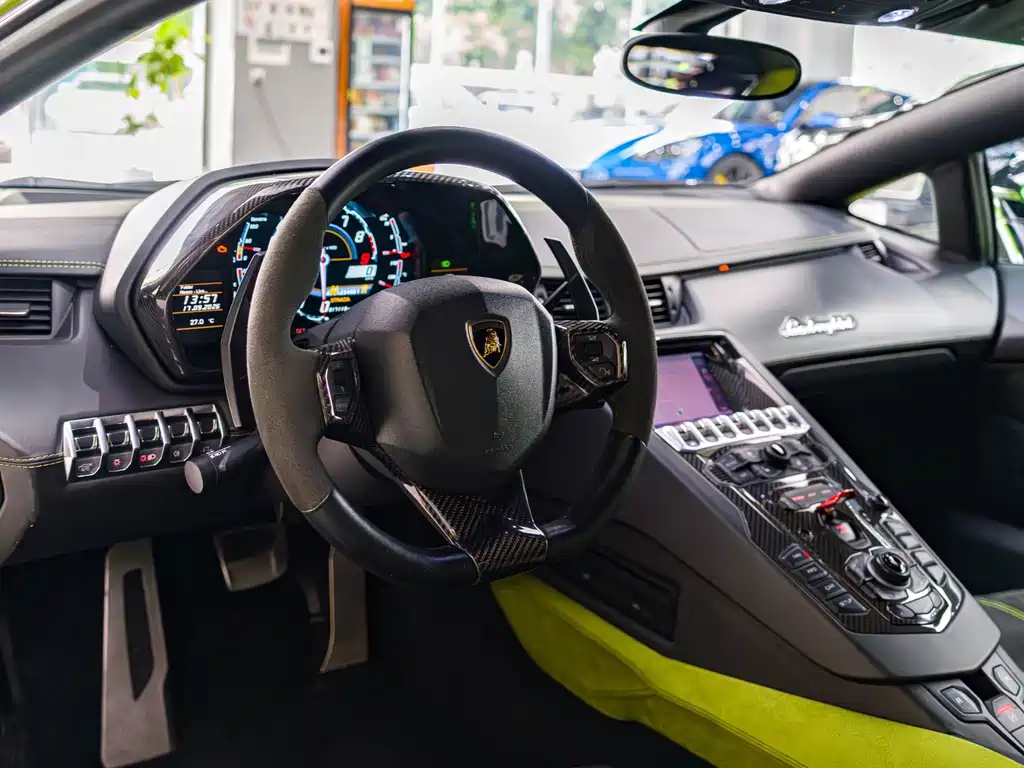 Lamborghini Aventador — миниатюра 5