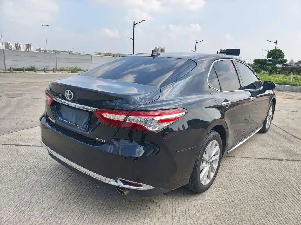 Toyota Camry — миниатюра 8