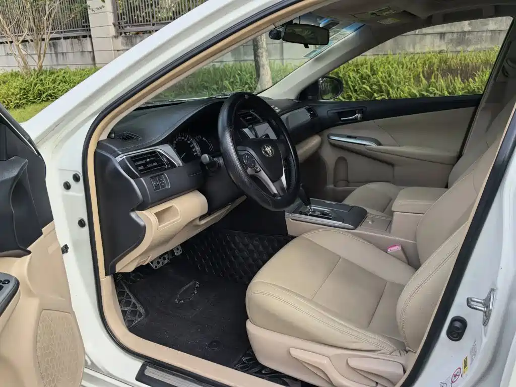 Toyota Camry — миниатюра 3