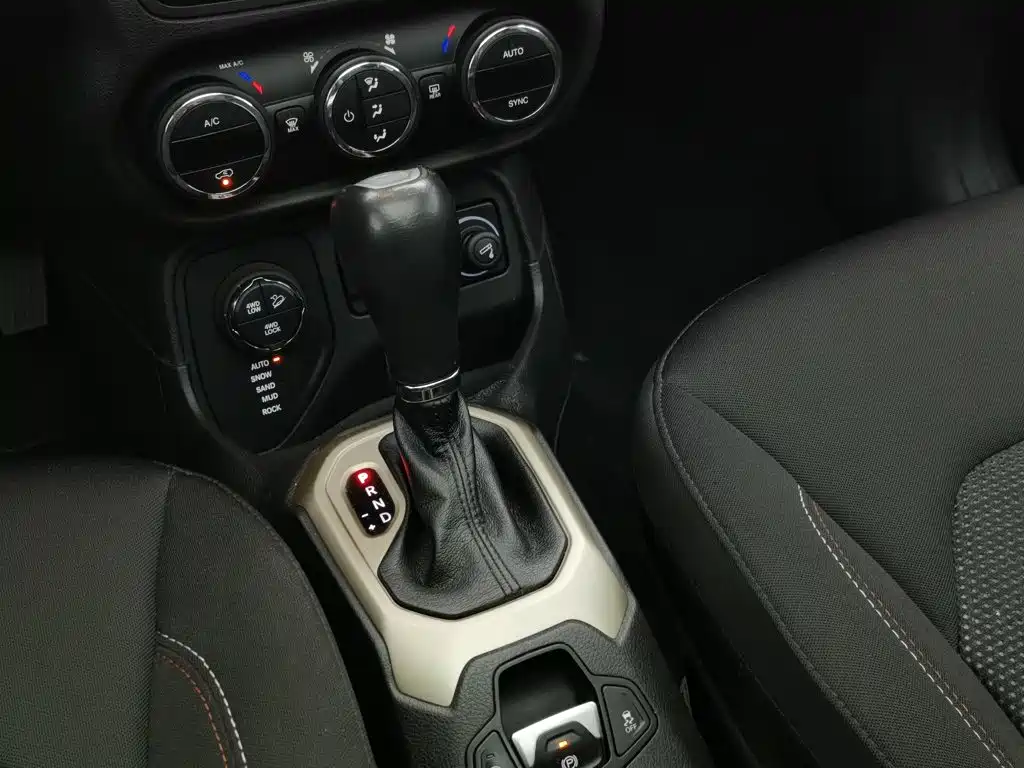 Jeep Renegade — миниатюра 13