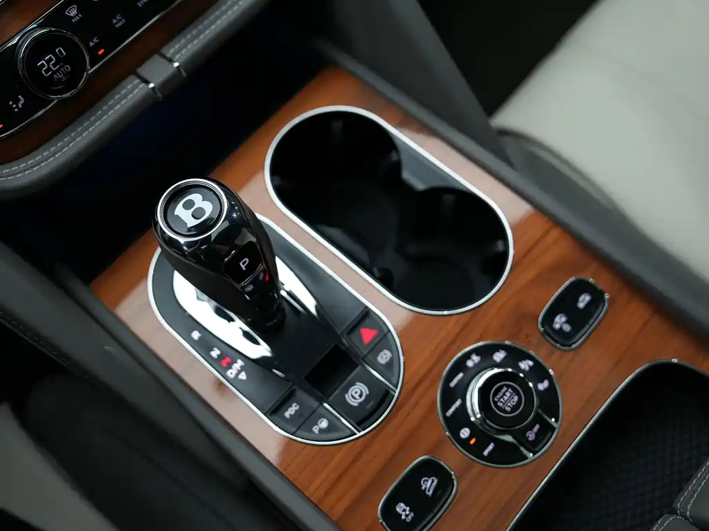 Bentley Bentayga 4.0T V8, фото 27