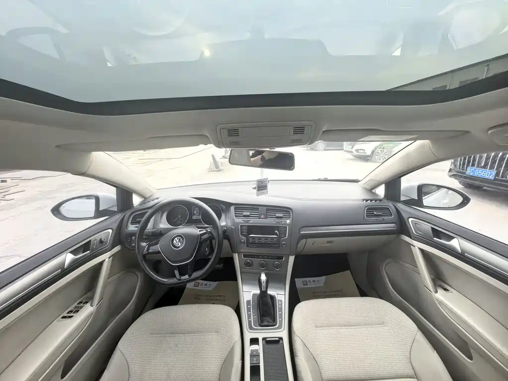 Volkswagen Golf — миниатюра 10