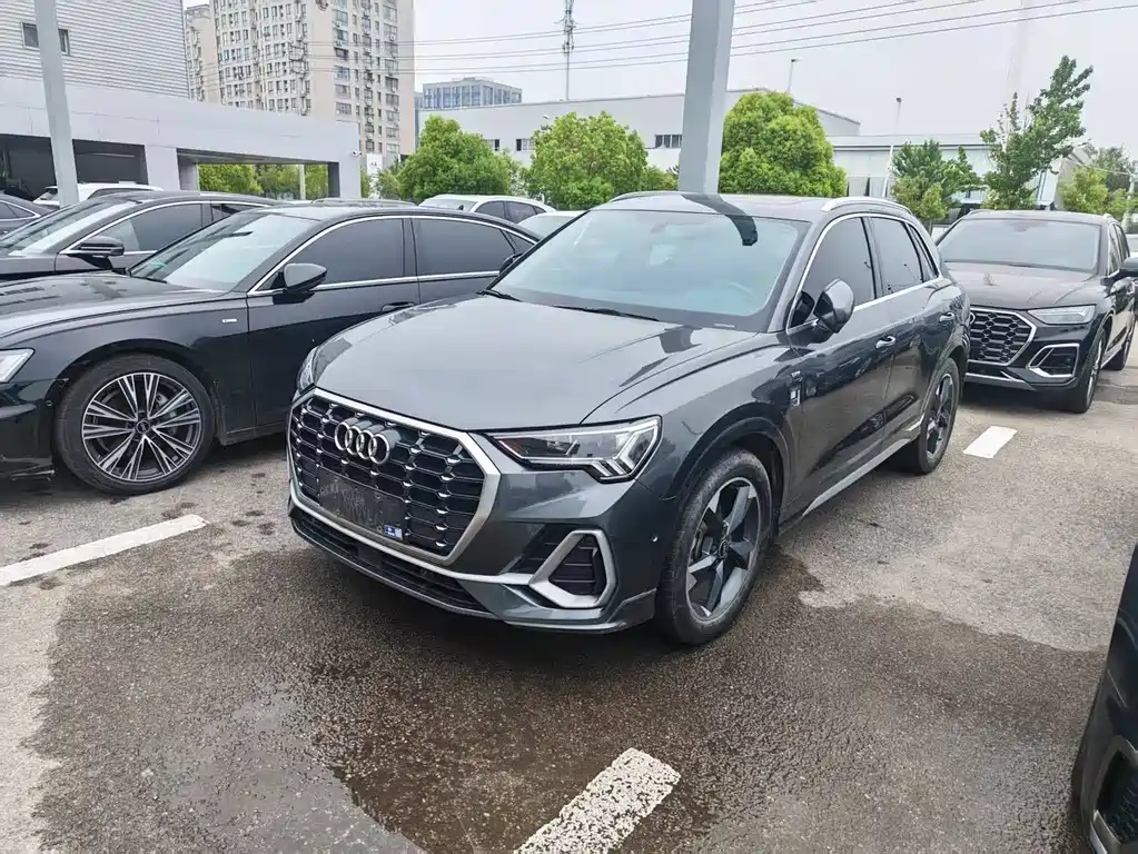Купить Audi Q3