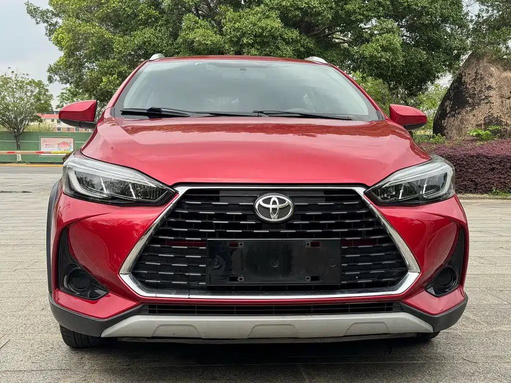 Toyota Yaris L - фото 2