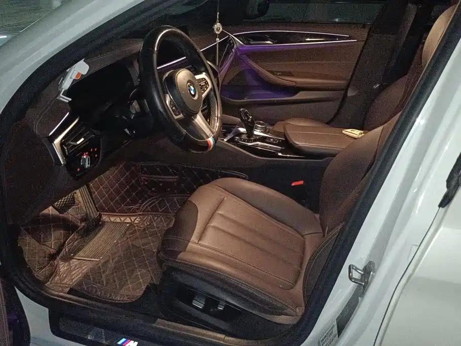 BMW 5 Series — миниатюра 9