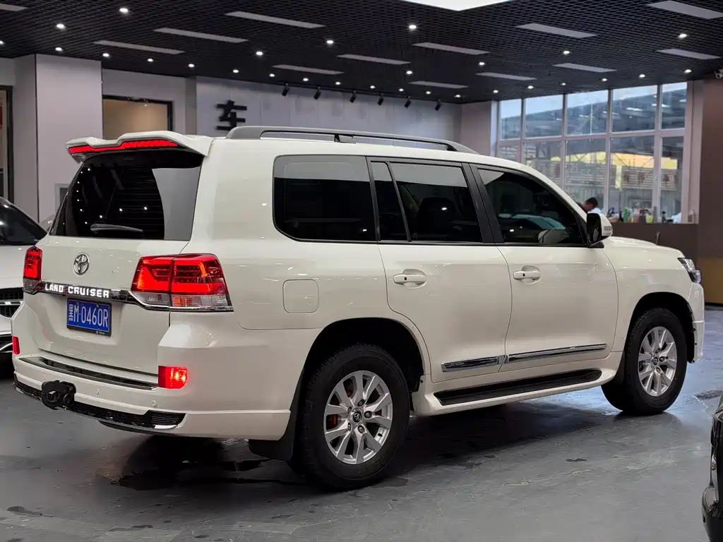 Toyota Land Cruiser — миниатюра 12