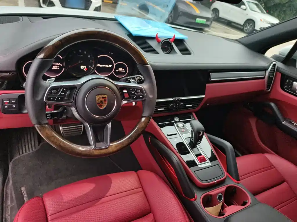 Porsche Cayenne — миниатюра 10