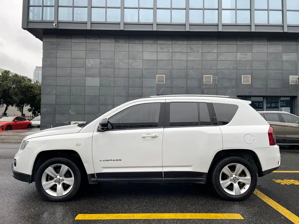 Jeep Compass (Import) — миниатюра 4