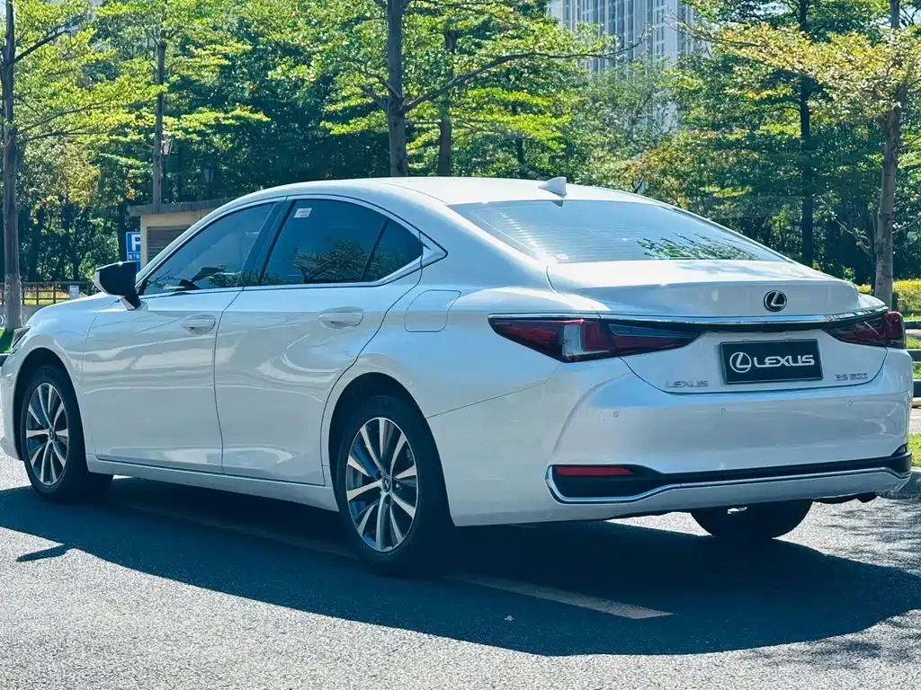 Lexus ES — миниатюра 6