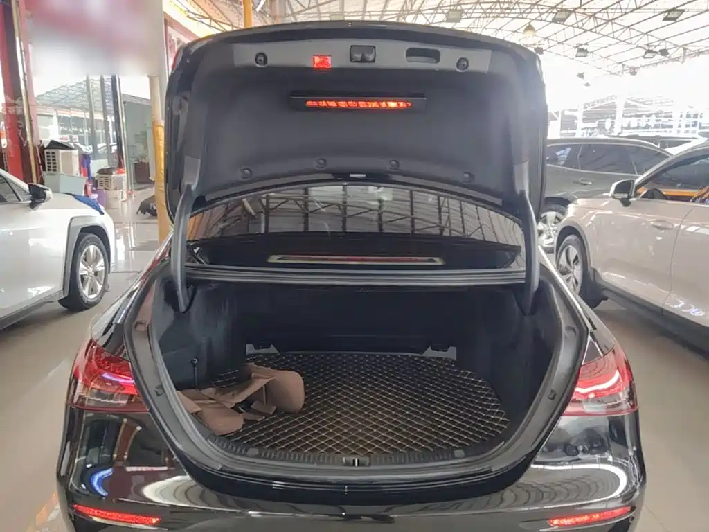 Mercedes-Benz E-Class — миниатюра 19