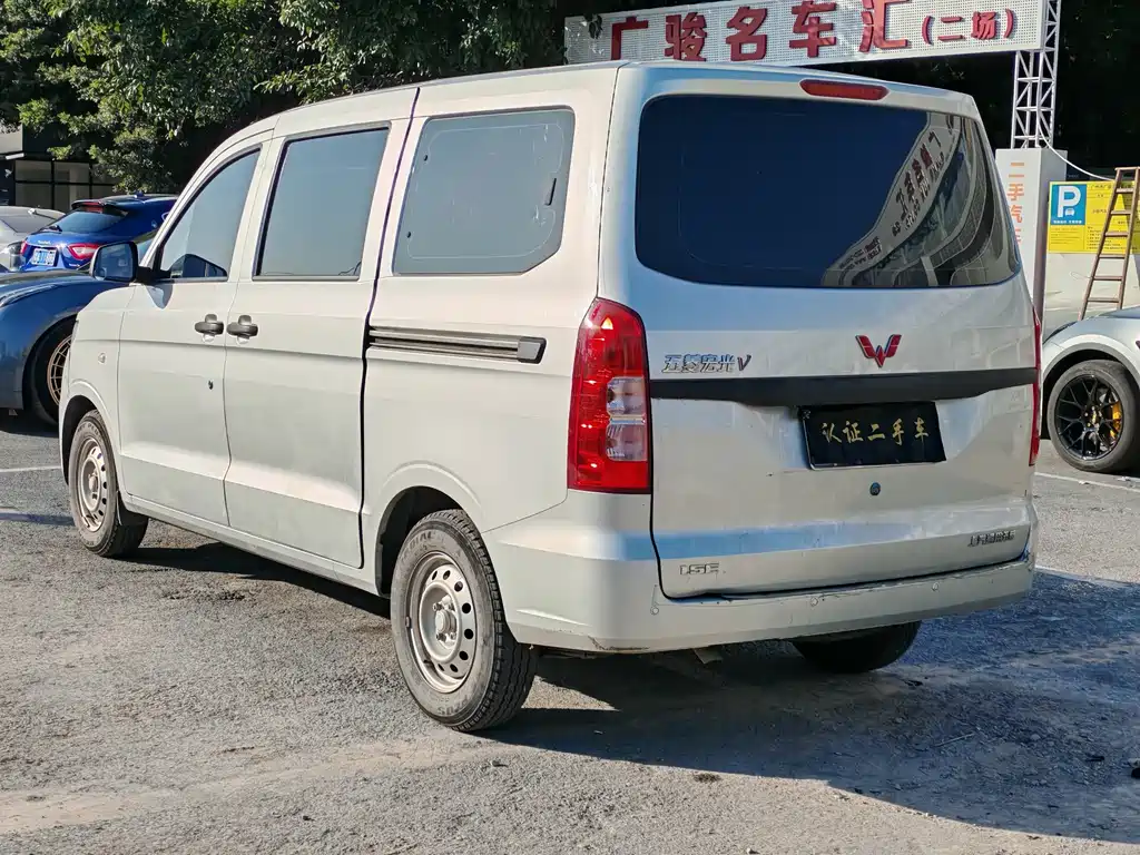 WULING AUTOMOBILE WULING HONGGUANG V