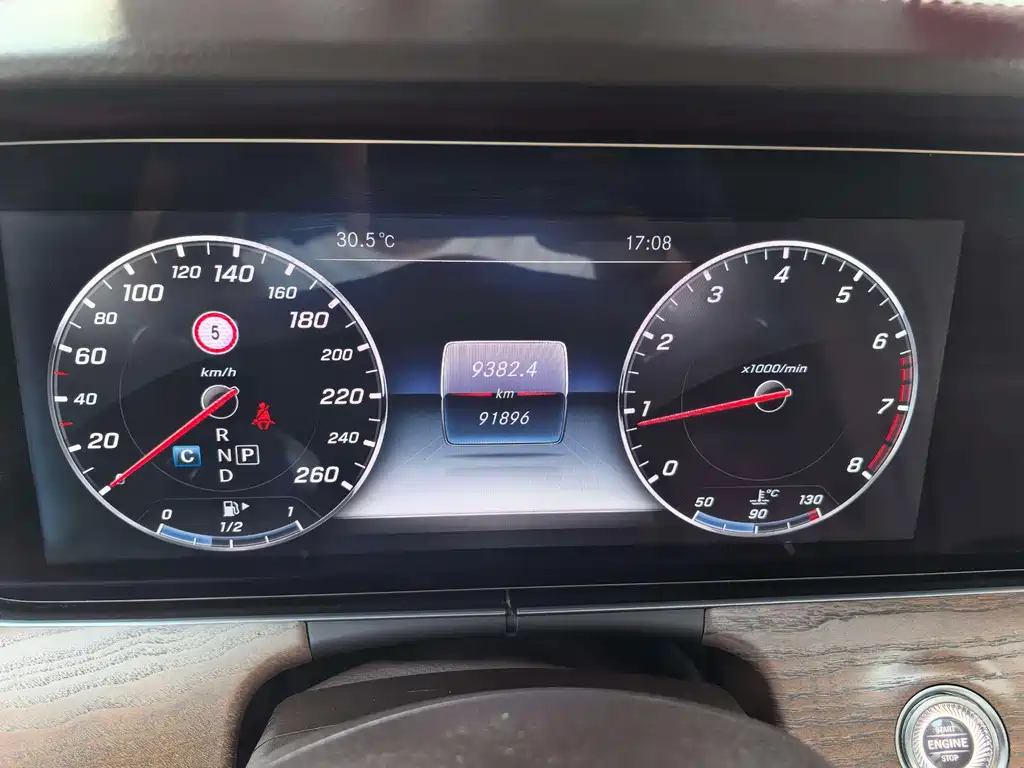 Mercedes-Benz E-Class — миниатюра 23