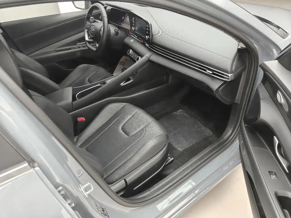 Hyundai Elantra — миниатюра 8