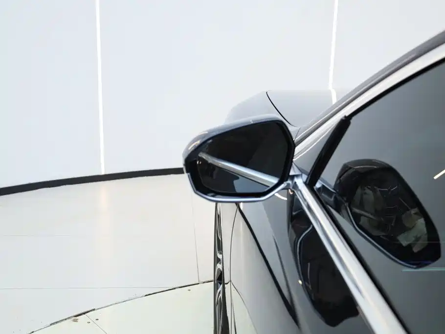 BMW 7 Series — миниатюра 16